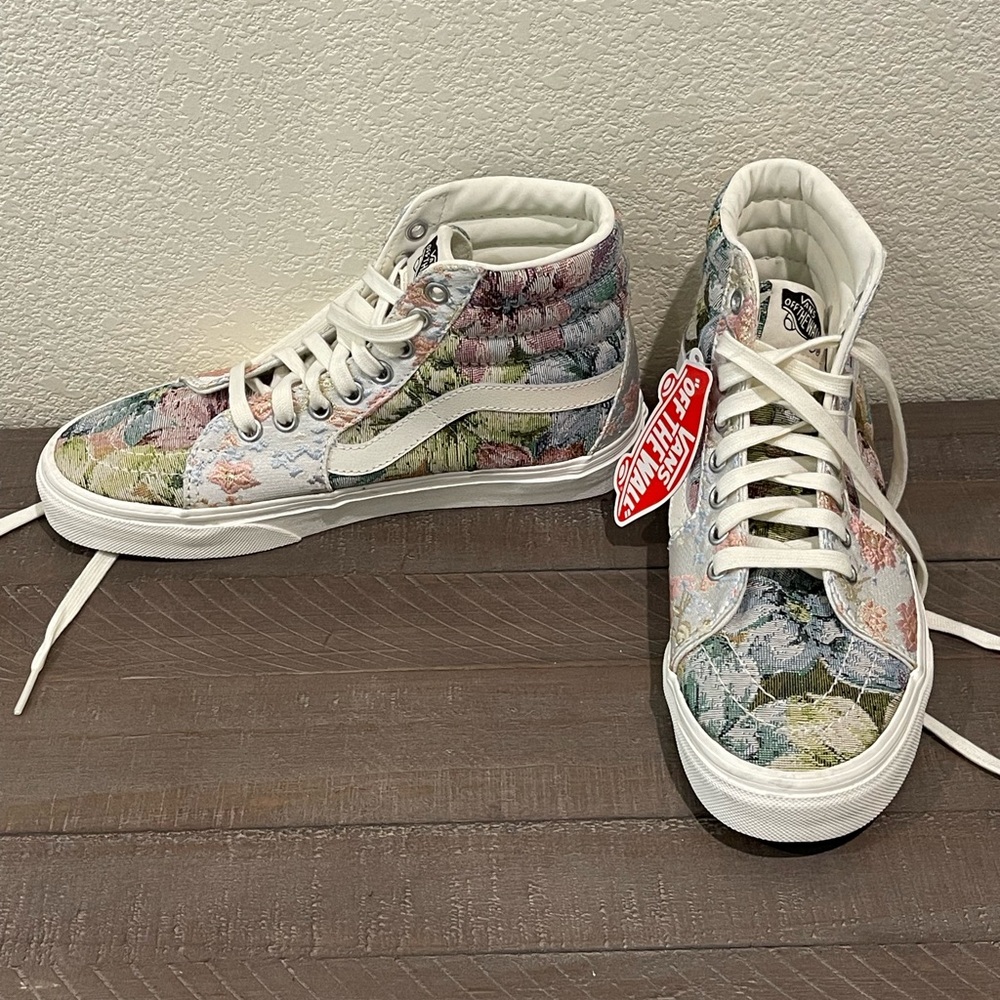 Embroidered high top Vans sneakers size 7 women